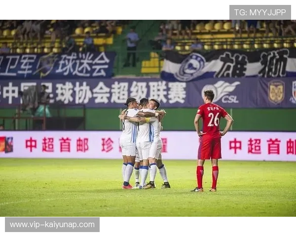 反越位单刀进球成为赛后集锦热搜榜首,受球迷热捧 反越位单刀进球成为赛后集锦热搜榜首,受球迷热捧